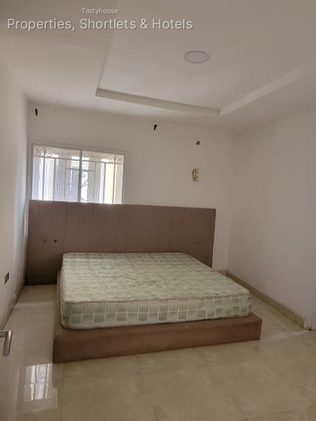 2-BEDROOM APARTMENT