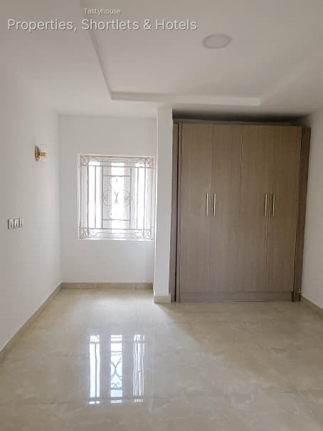 2-BEDROOM APARTMENT