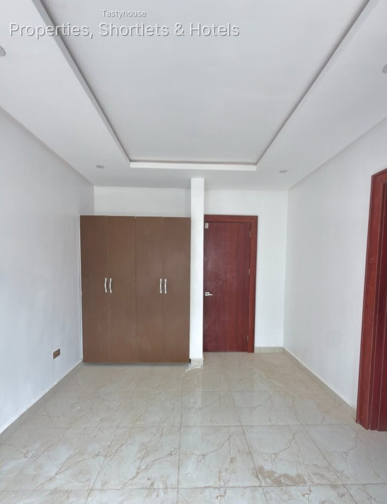 NEWLY BUILT3 BEDROOM FLAT