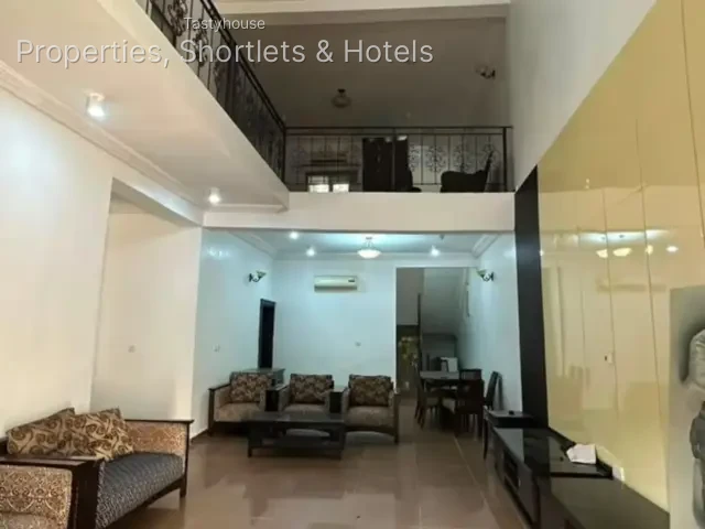 STANDARD FURNISHED 3 BEDROOMS APARTMENT WITH BỌ