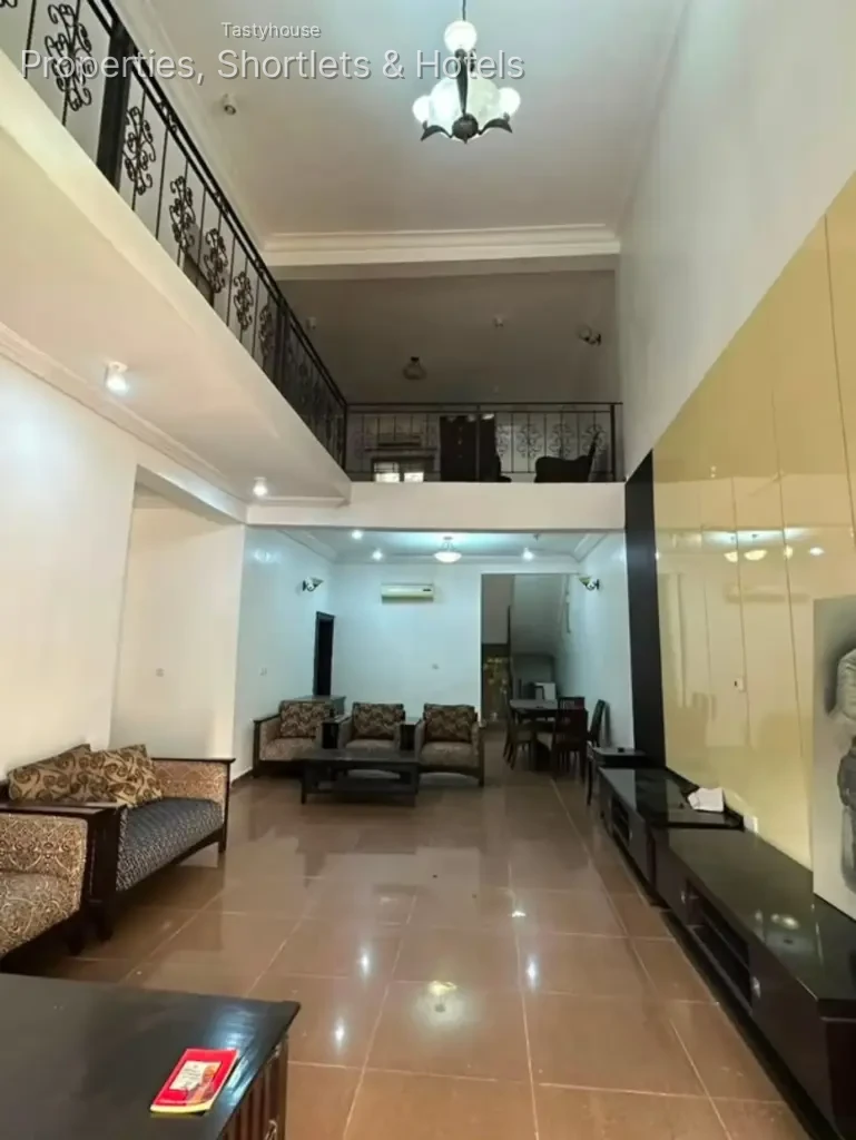 STANDARD FURNISHED 3 BEDROOMS APARTMENT WITH BỌ
