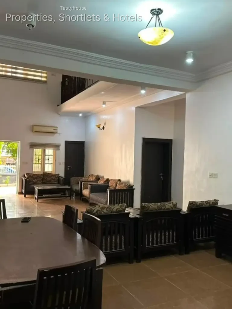 STANDARD FURNISHED 3 BEDROOMS APARTMENT WITH BỌ