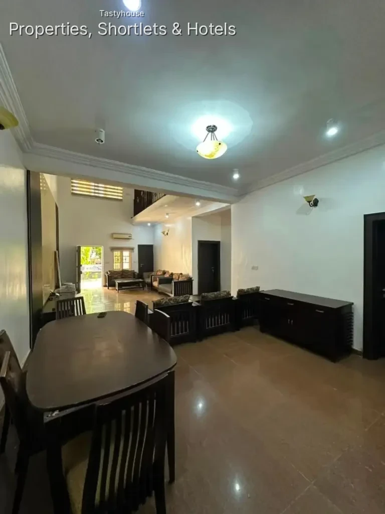 STANDARD FURNISHED 3 BEDROOMS APARTMENT WITH BỌ