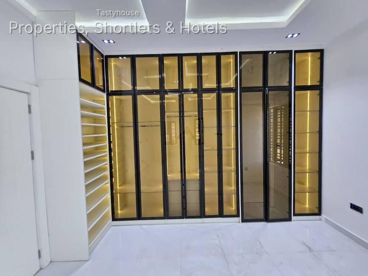 NEWLY BUILT FULLY FINISHED 5 BEDROOMS