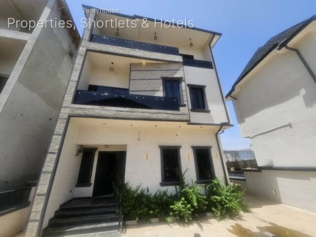 NEWLY BUILT FULLY FINISHED 5 BEDROOMS