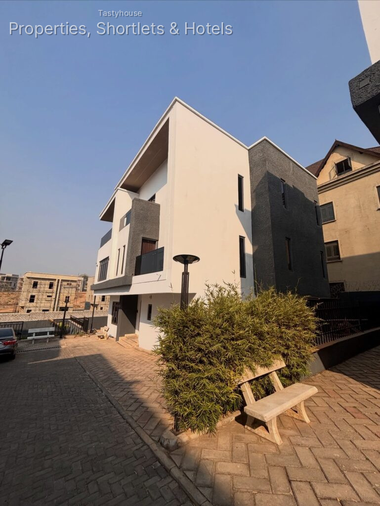 BRAND NEW PREMIUM5 BEDROOM & BỌ