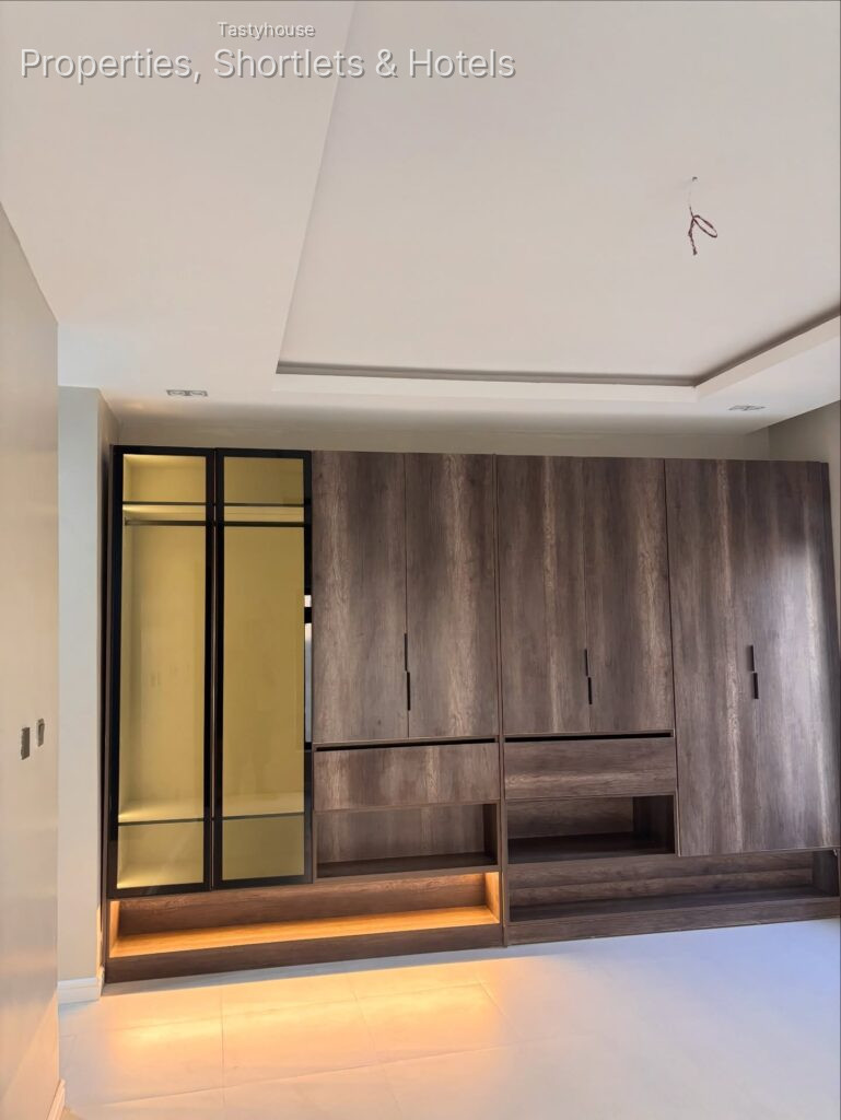 BRAND NEW PREMIUM5 BEDROOM & BỌ