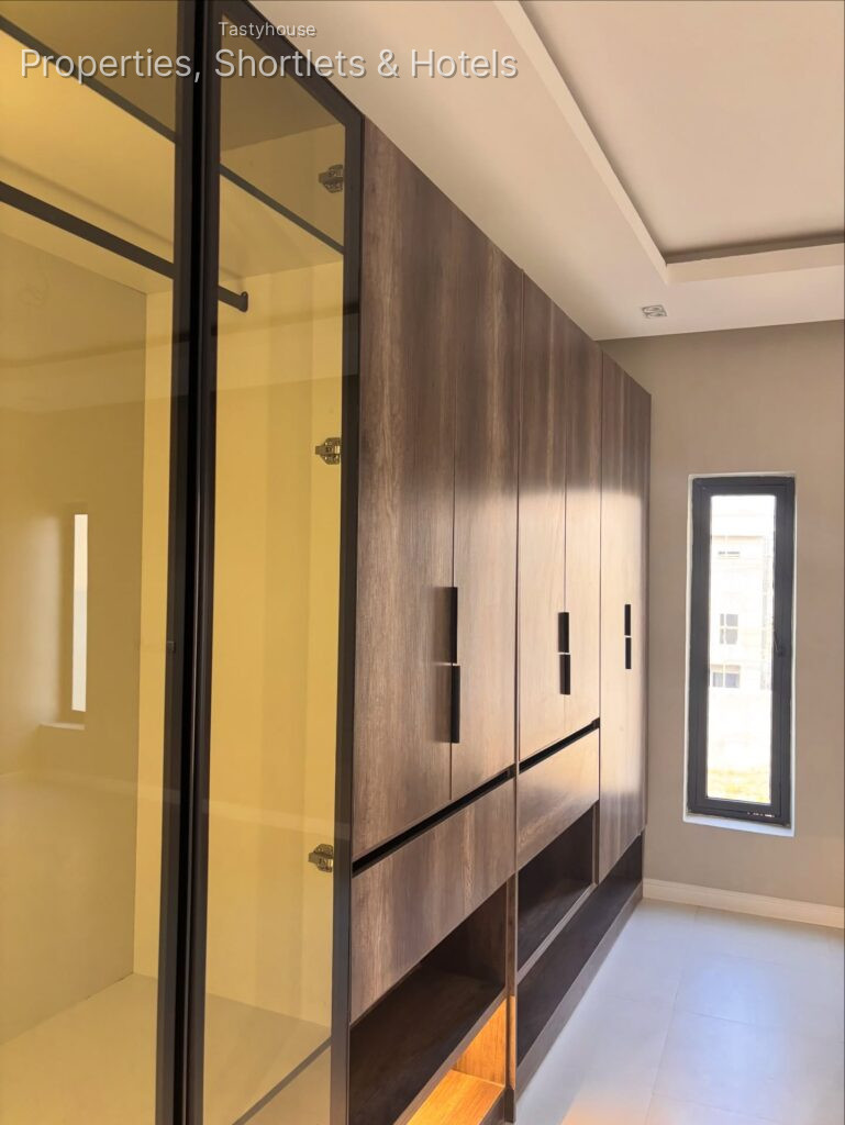 BRAND NEW PREMIUM5 BEDROOM & BỌ