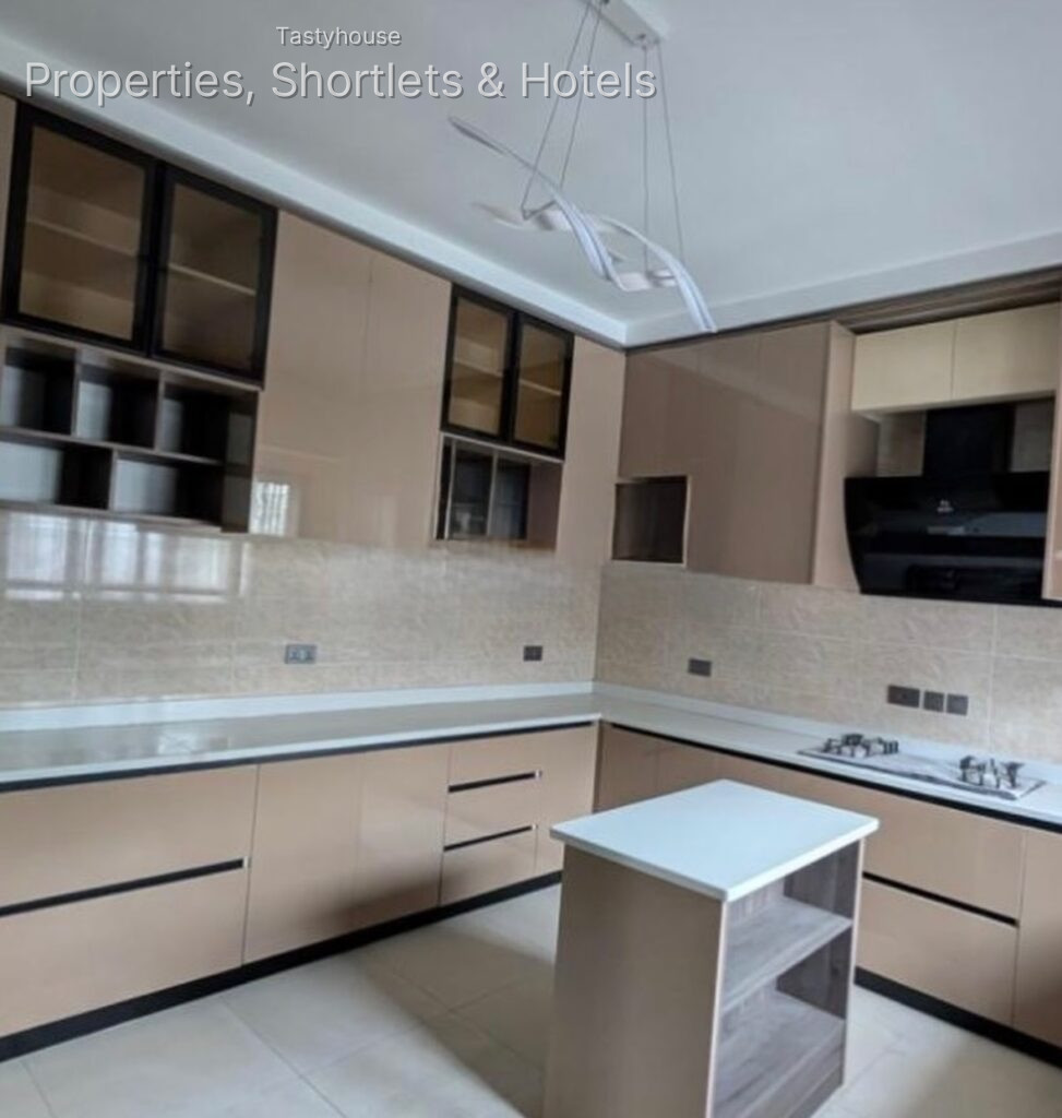 5 – bedroom detached duplex