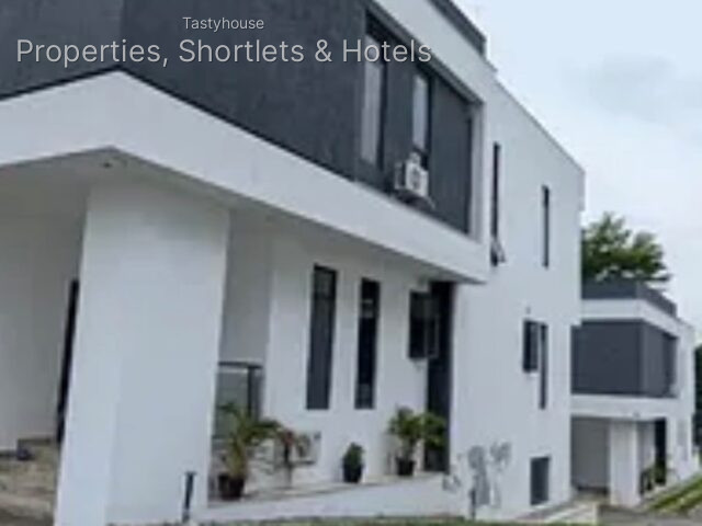 5 – bedroom detached duplex