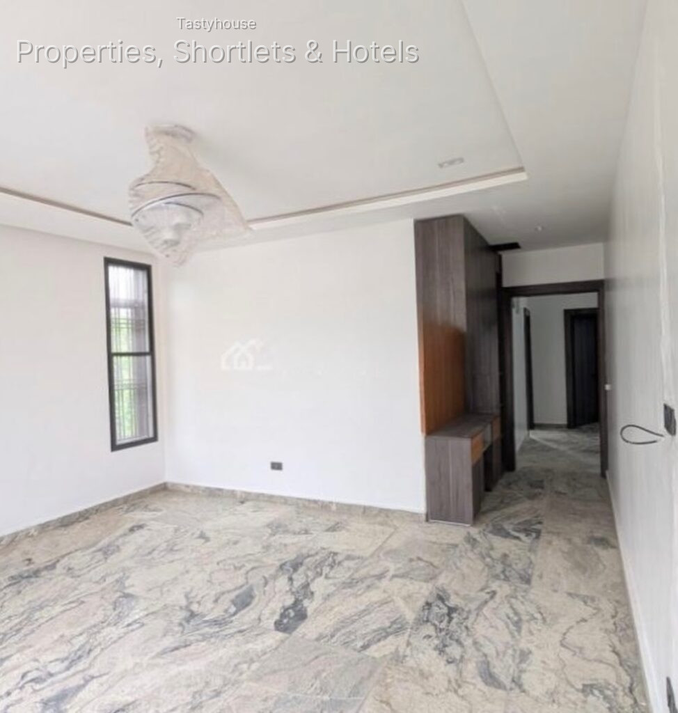 5 – bedroom detached duplex