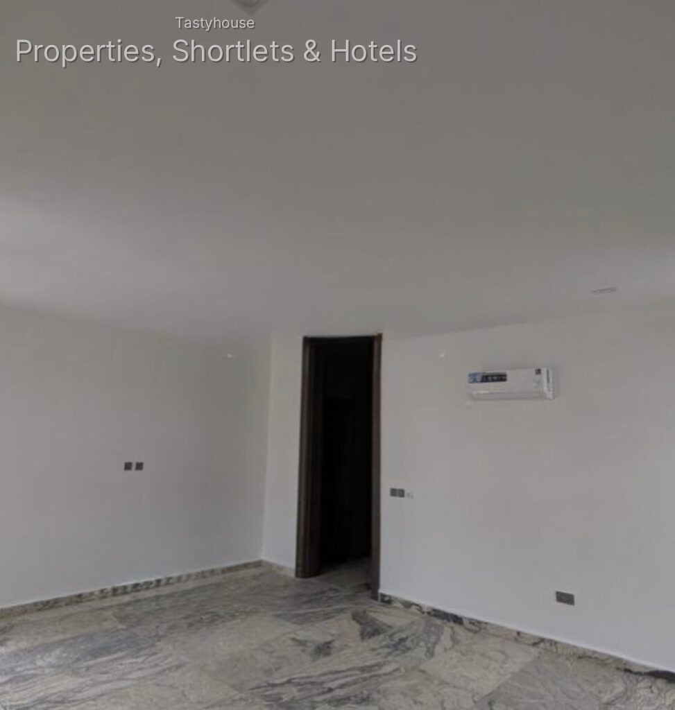 5 – bedroom detached duplex