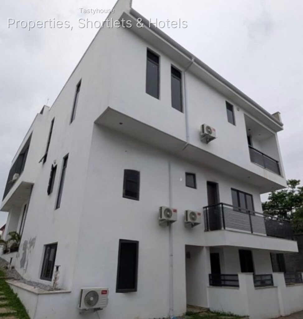 5 – bedroom detached duplex