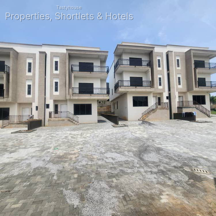4 BEDROOM SEMI-DETACHED DUPLEX