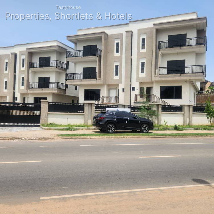 4 BEDROOM SEMI-DETACHED DUPLEX