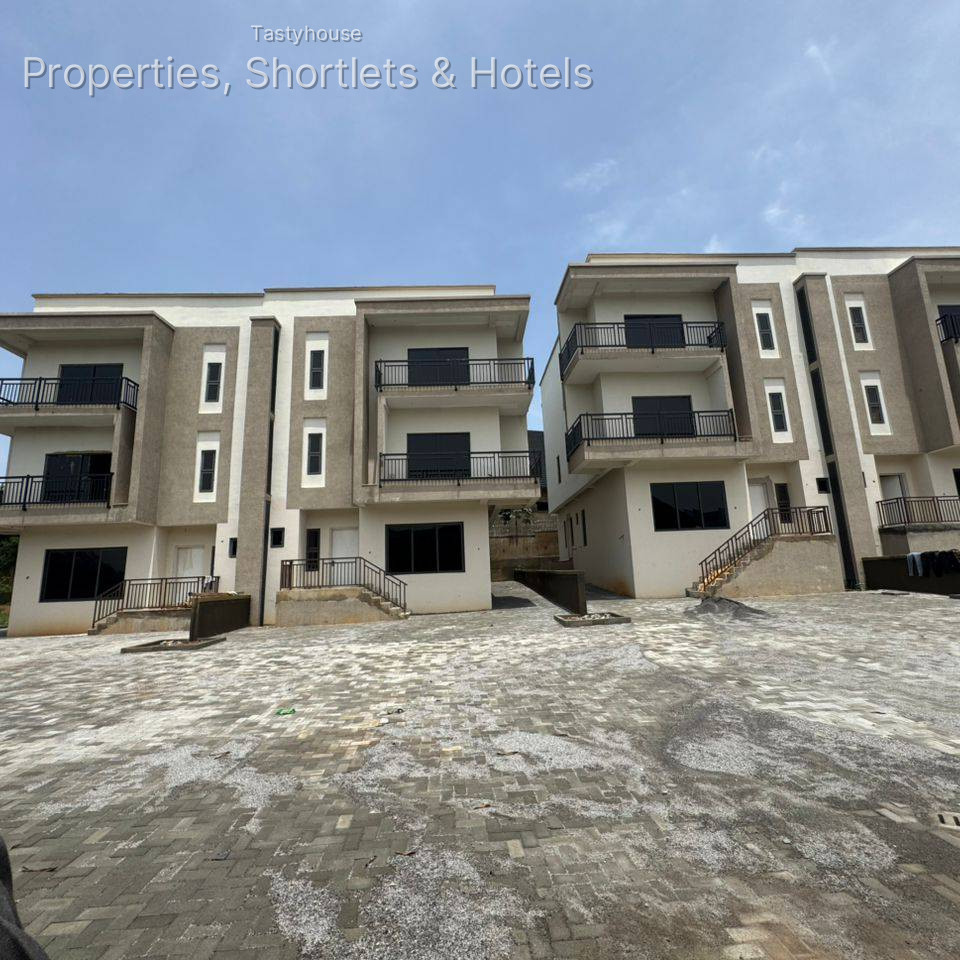 4 BEDROOM SEMI-DETACHED DUPLEX