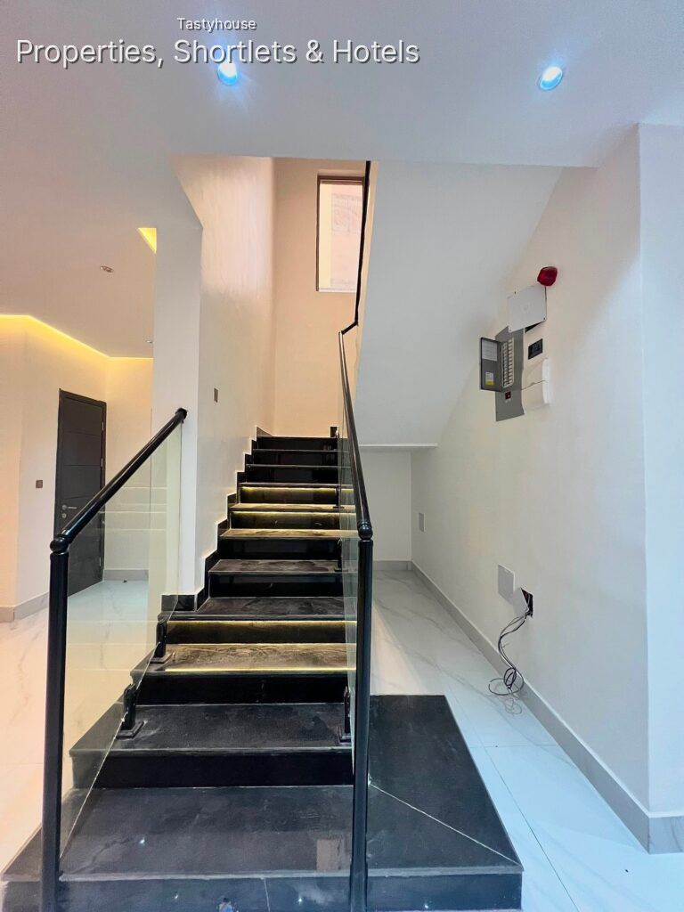 Luxury and modern 3-bedroom apartment with elevator and rooftop lounge