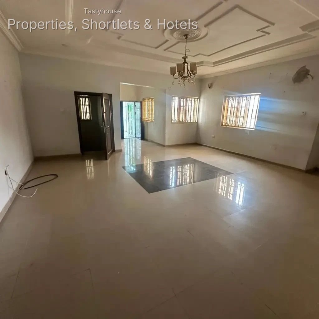 4 bedroomfully detached duplex with bq