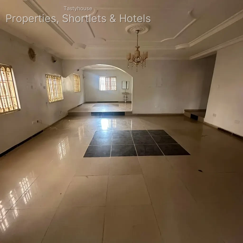 4 bedroomfully detached duplex with bq