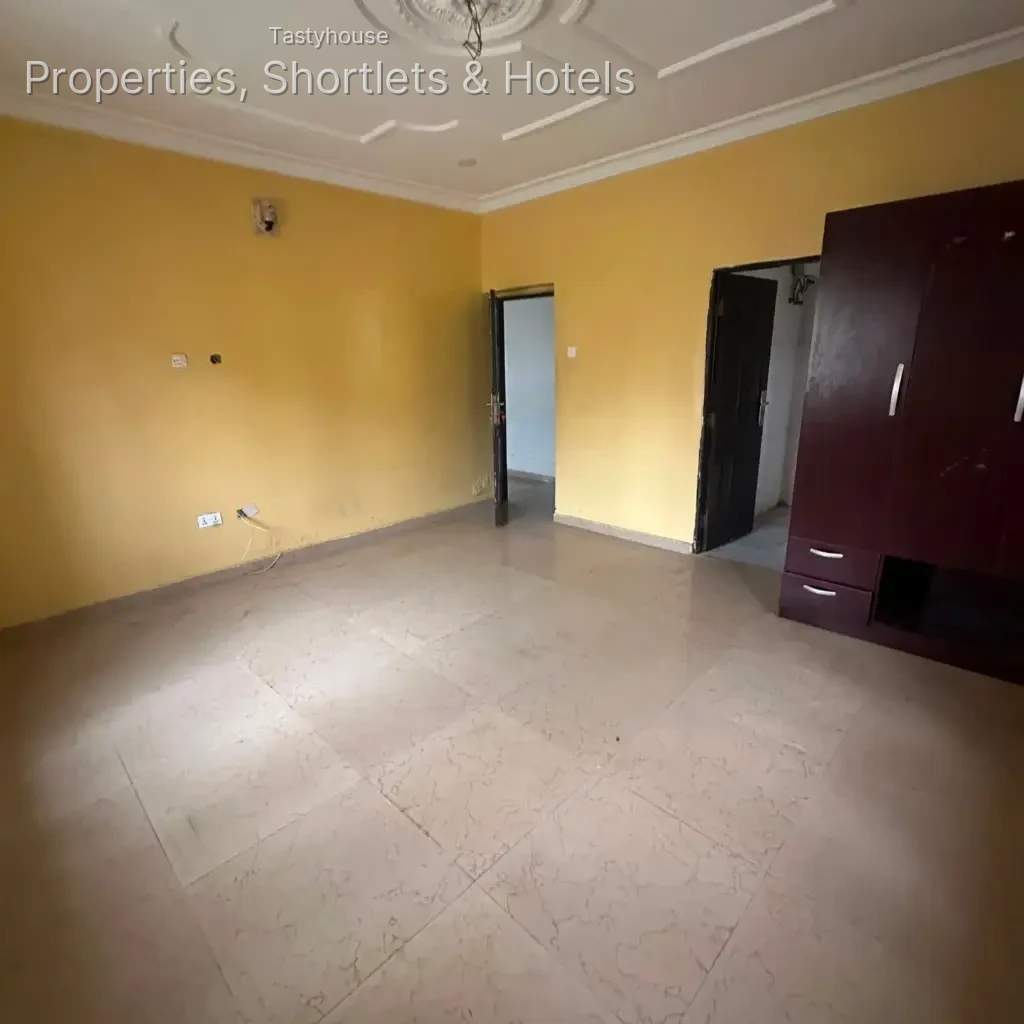 4 bedroomfully detached duplex with bq