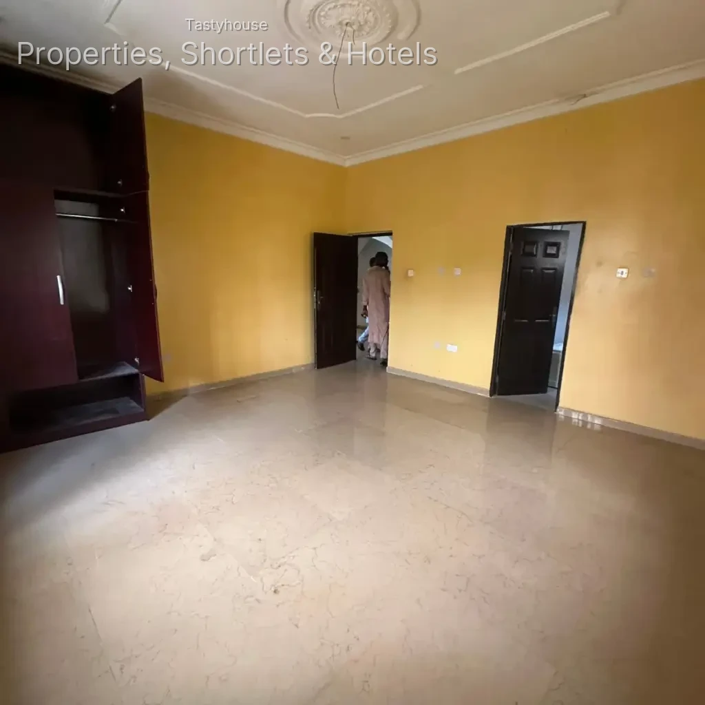4 bedroomfully detached duplex with bq