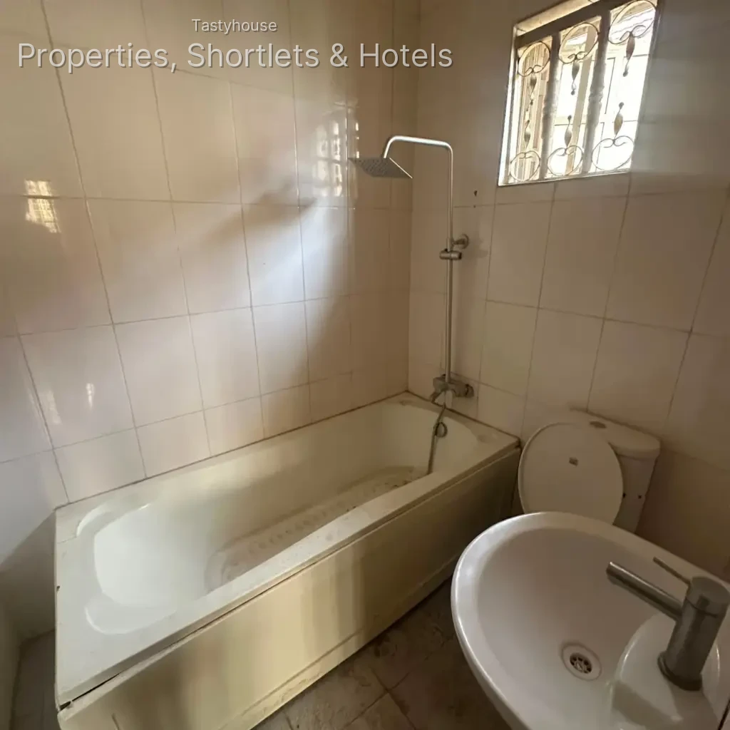 4 bedroomfully detached duplex with bq