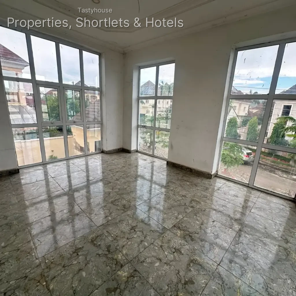 4 bedroomfully detached duplex with bq