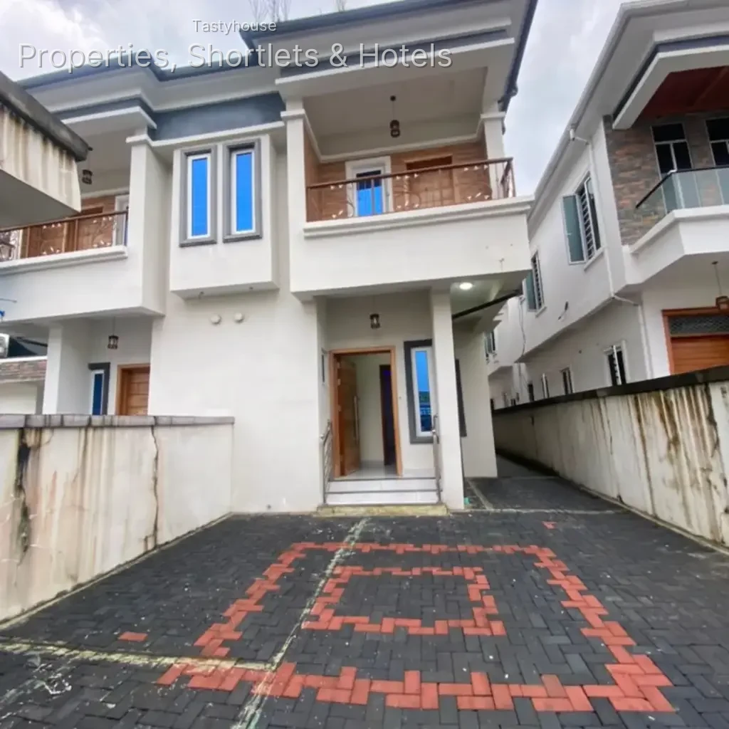 Amazing 4 bedroom semi-detached duplex