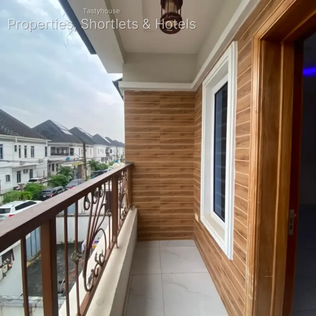 Amazing 4 bedroom semi-detached duplex