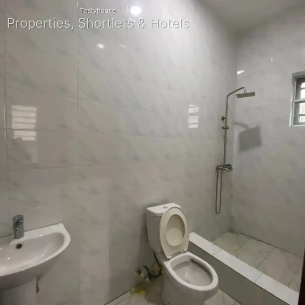 Amazing 4 bedroom semi-detached duplex