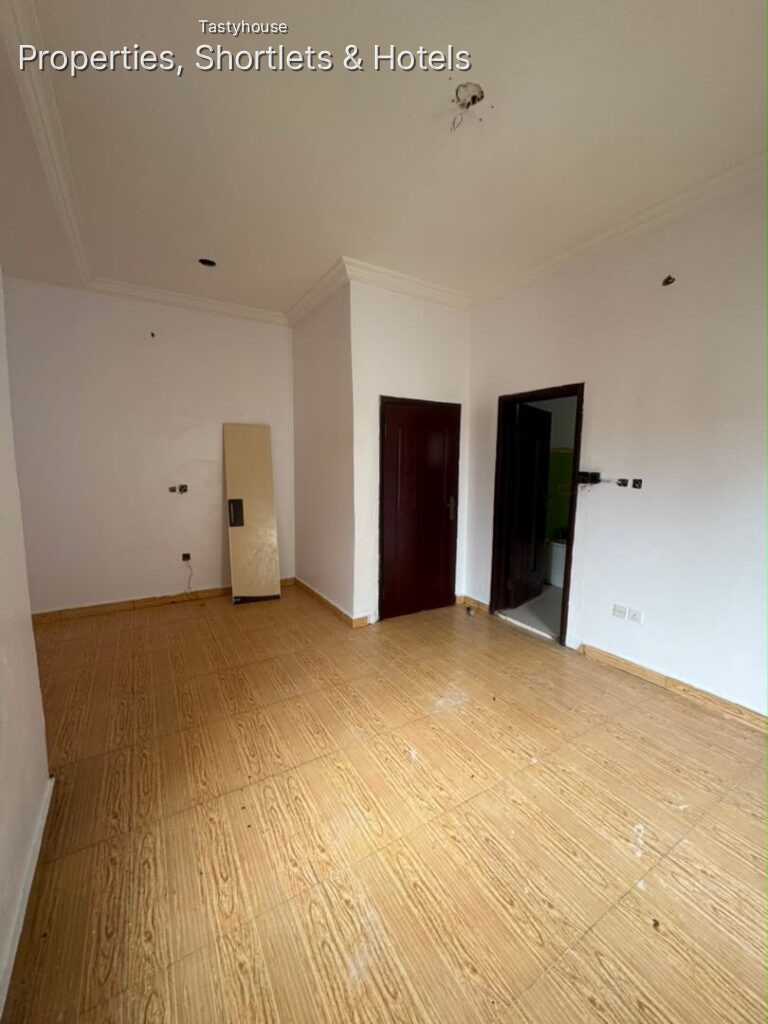 Spacious Self Contain Shared Apartment