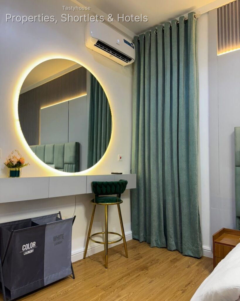 FULLY FURNISHED & SERVICED 3-BEDROOMAPARTMENT