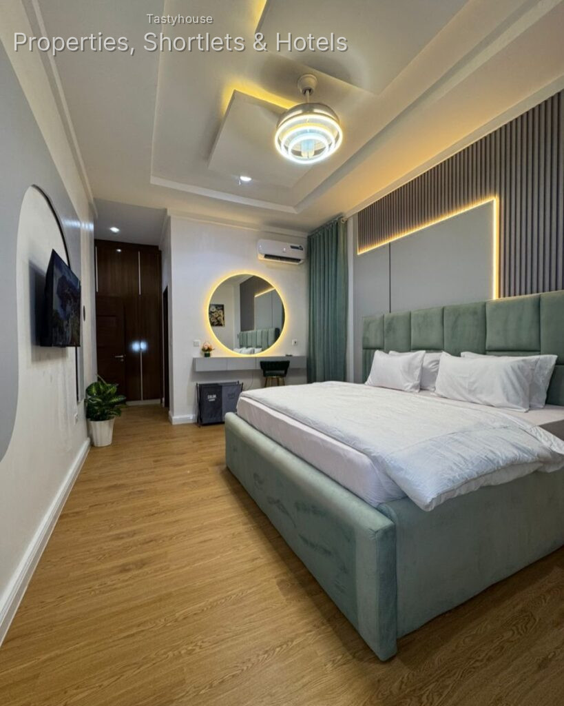 FULLY FURNISHED & SERVICED 3-BEDROOMAPARTMENT