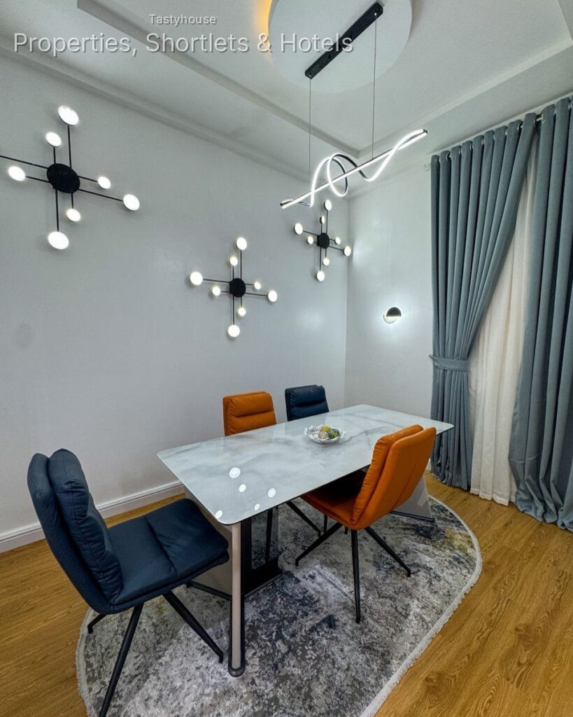 FULLY FURNISHED & SERVICED 3-BEDROOMAPARTMENT