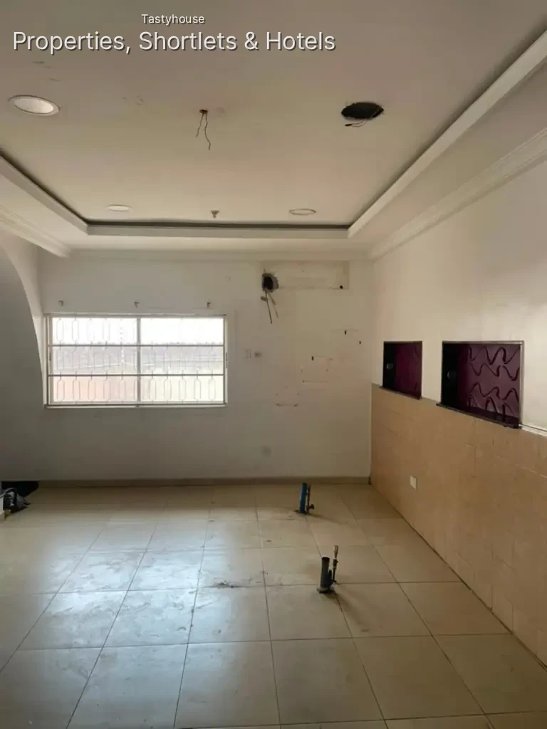 5 bedroom semi detached duplex with 2 rooms BỌ