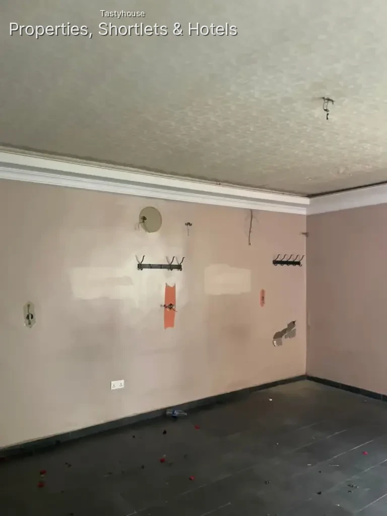 5 bedroom semi detached duplex with 2 rooms BỌ