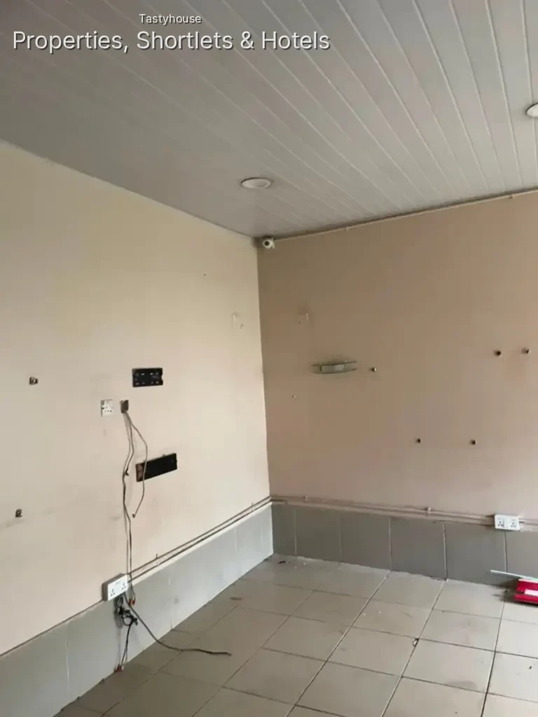 5 bedroom semi detached duplex with 2 rooms BỌ