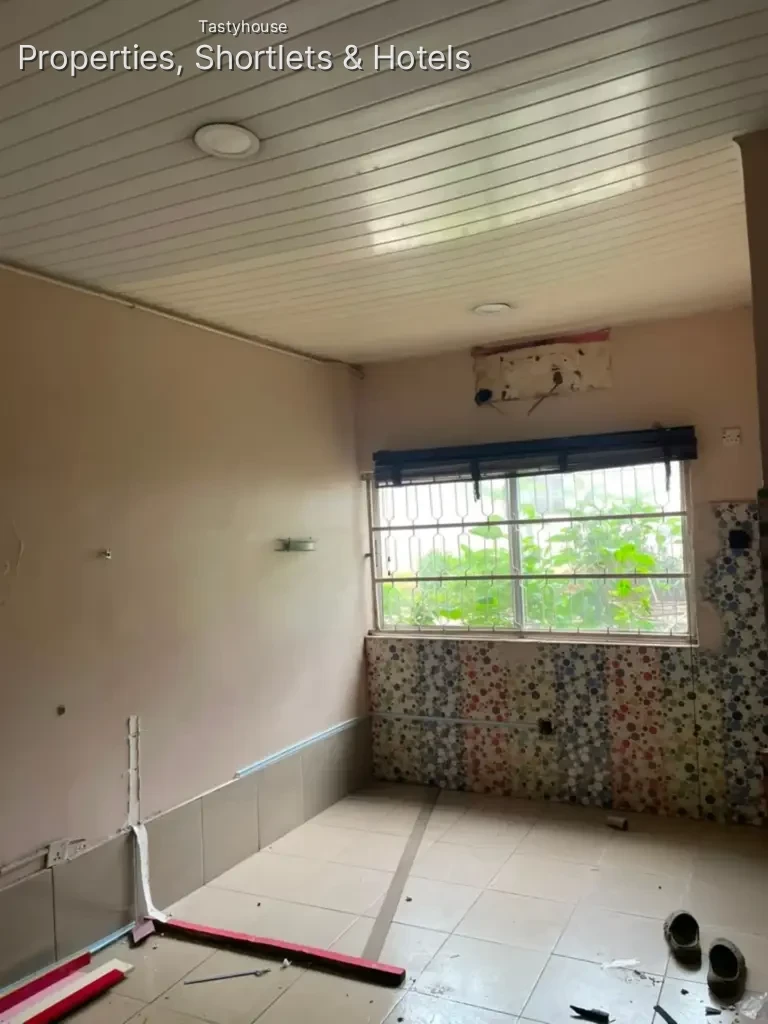 5 bedroom semi detached duplex with 2 rooms BỌ