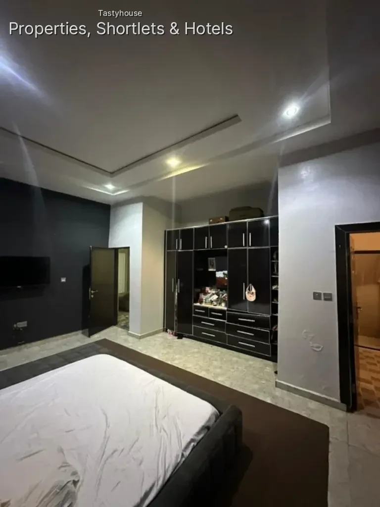 Furnished 3-bedroom Terrace Duplex