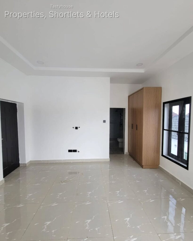 Newly built 3 bedroom flat
