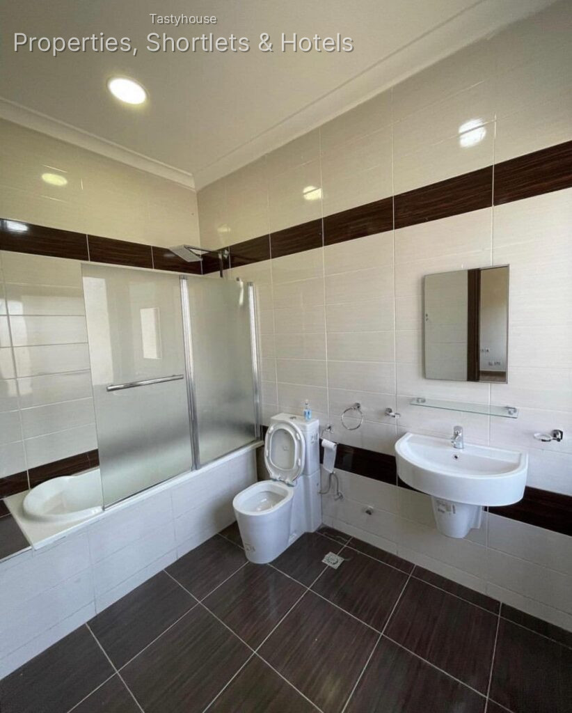 4 – bedroom semi detached within ahilly terrain
