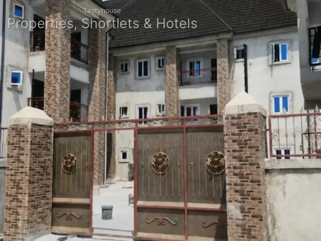 2 BEDROOM FLAT/3 UNITS 3 BEDROOM FLAT