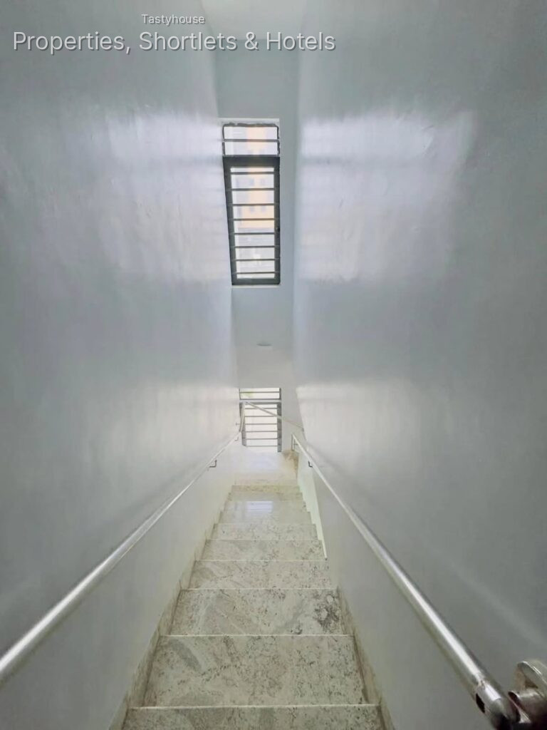 3-Bedroom maisonette duplex with bg,Elevator & designated parking space