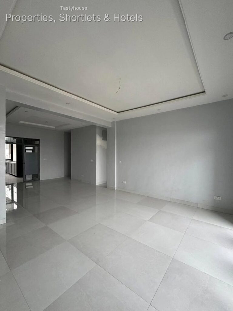 3-Bedroom maisonette duplex with bg,Elevator & designated parking space
