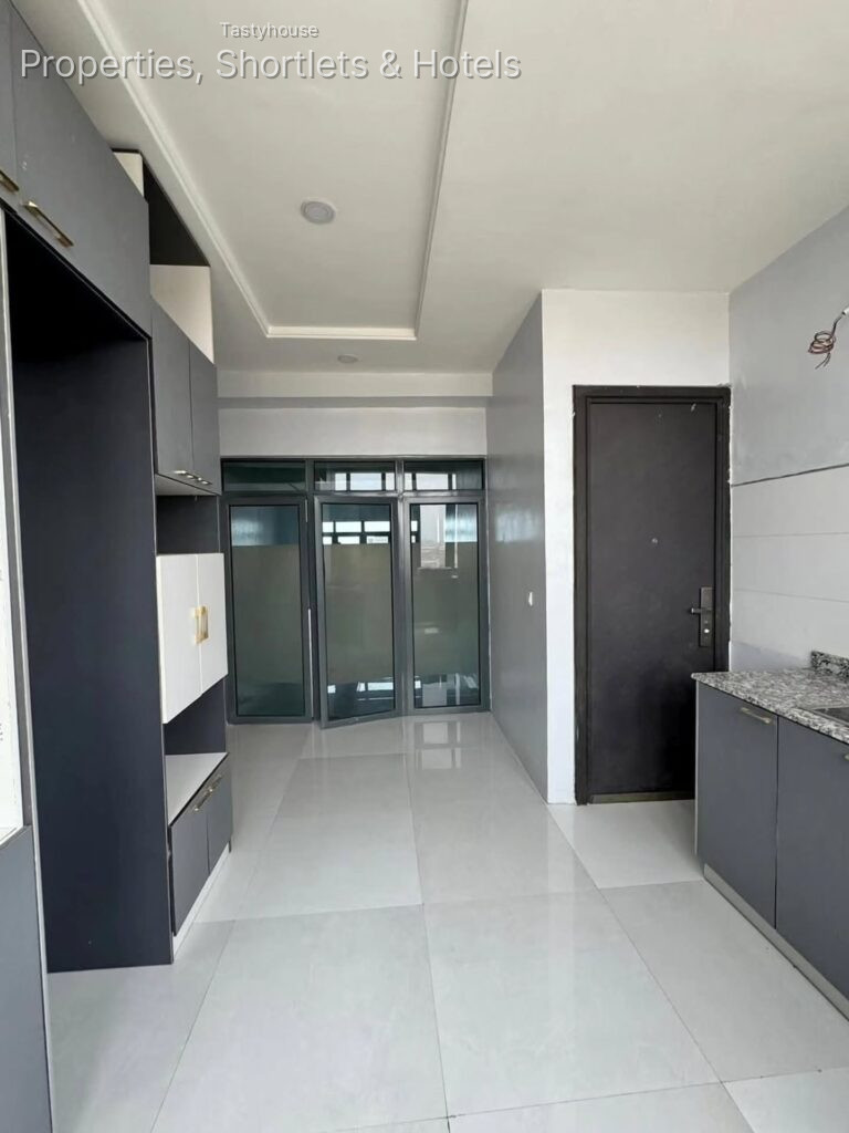 3-Bedroom maisonette duplex with bg,Elevator & designated parking space