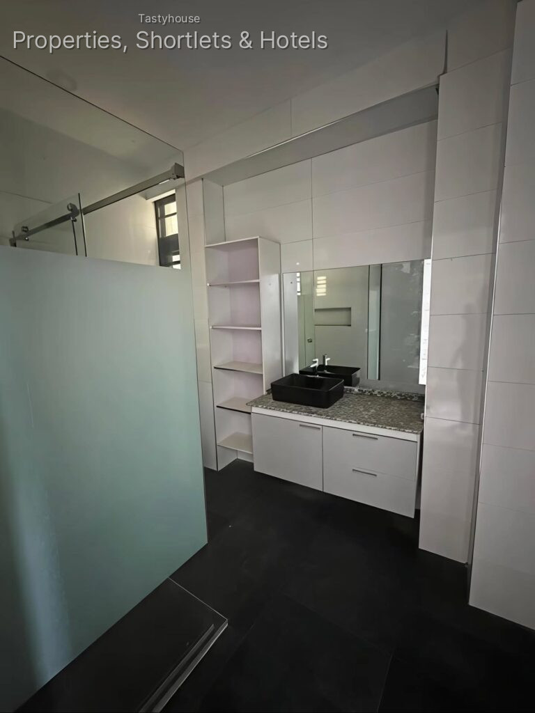 3-Bedroom maisonette duplex with bg,Elevator & designated parking space