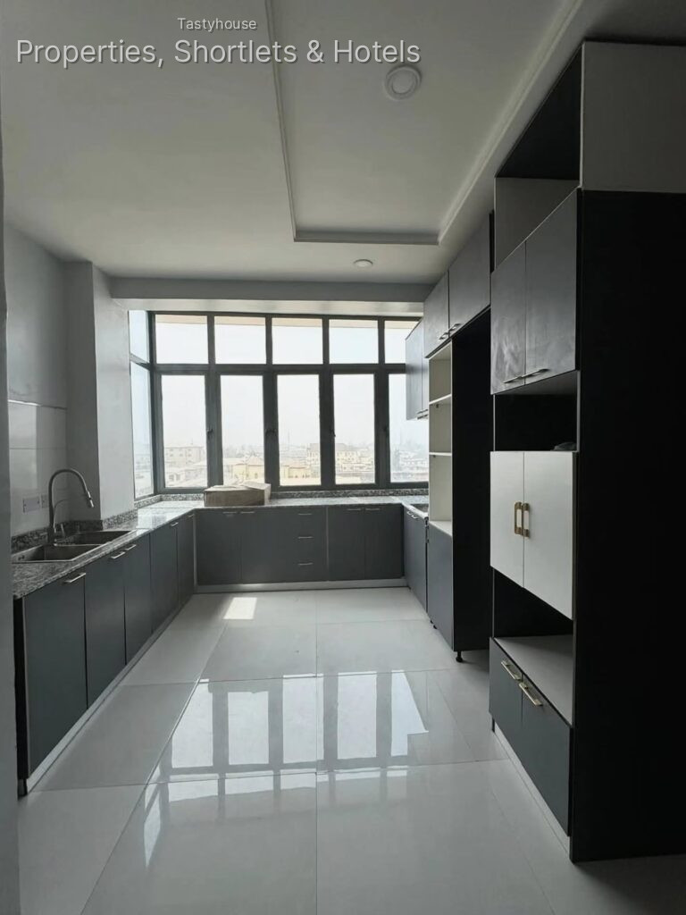 3-Bedroom maisonette duplex with bg,Elevator & designated parking space