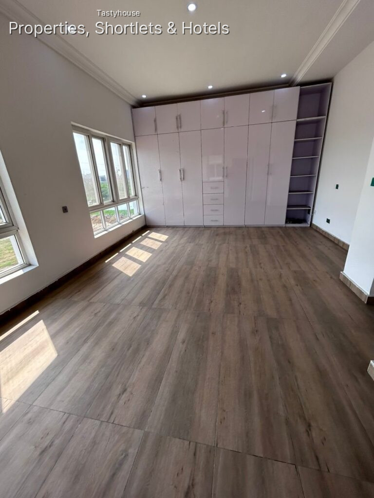 5 Bedroom semi detached with 1bg