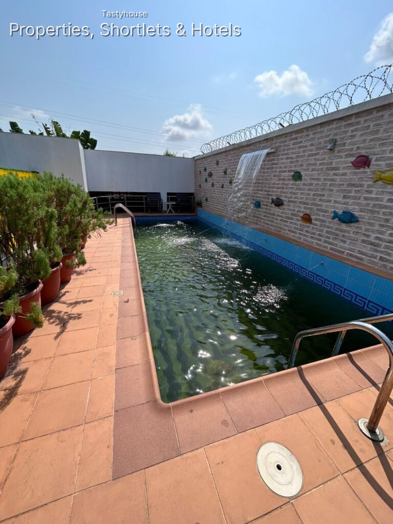 5 Bedroom semi detached with 1bg