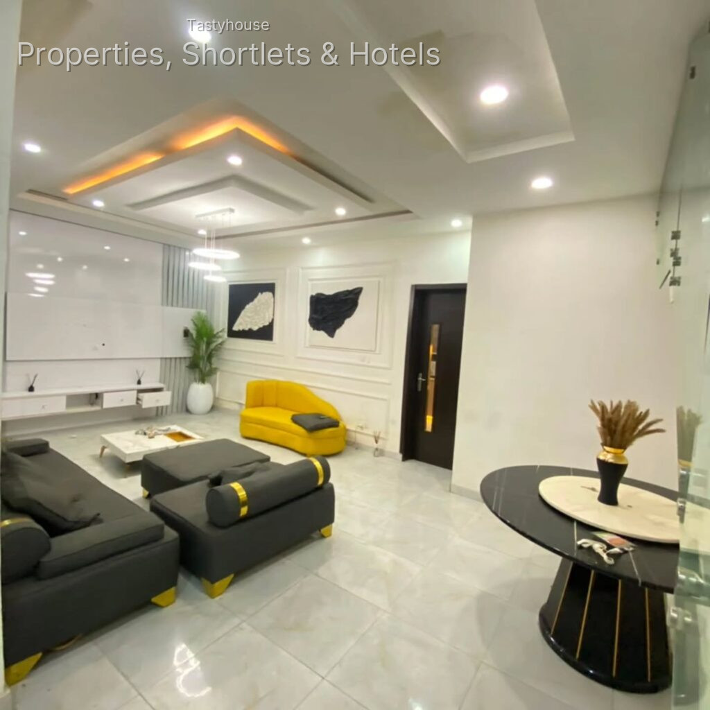 SPACIOUS 4 BEDROOM TERRACE DUPLEX ON TWO FLOORS WITH BỌ